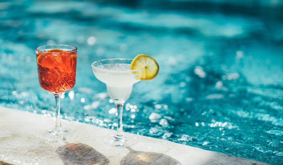 Refreshing,Cocktail,Near,Swimming,Pool,,Close,Up Refreshing,Cocktail,Near,Swimming,Pool,,Close,Up